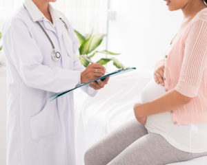 pregnant-woman-talking-to-doctor